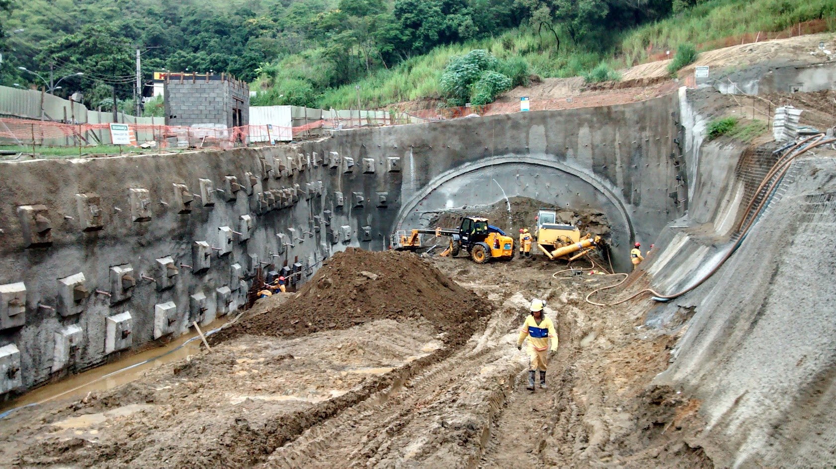 Emboque de túnel em implantação