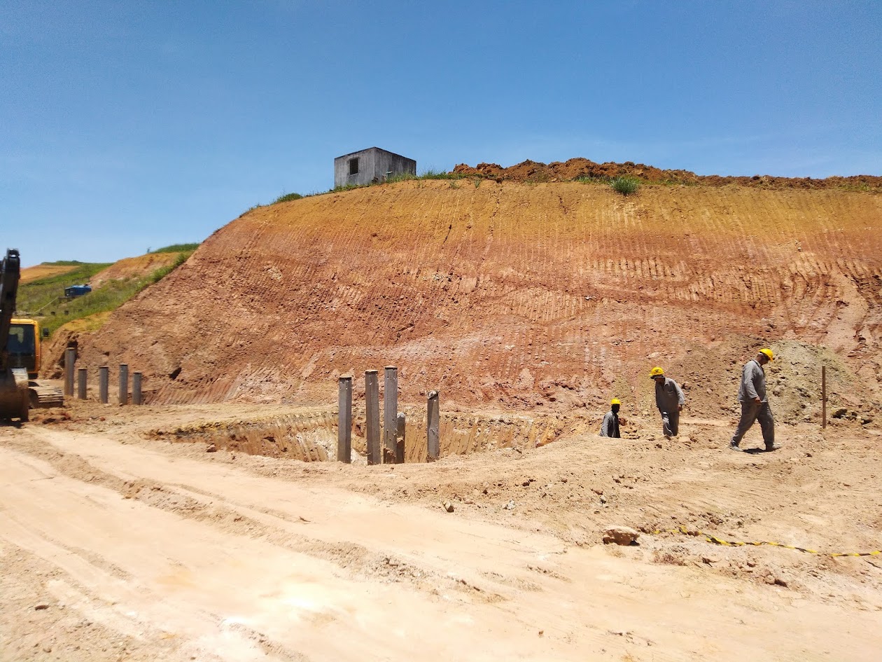 Terraplenagem em implantação de sites